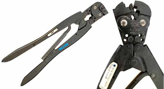 Pince à sertir AMP47907-1